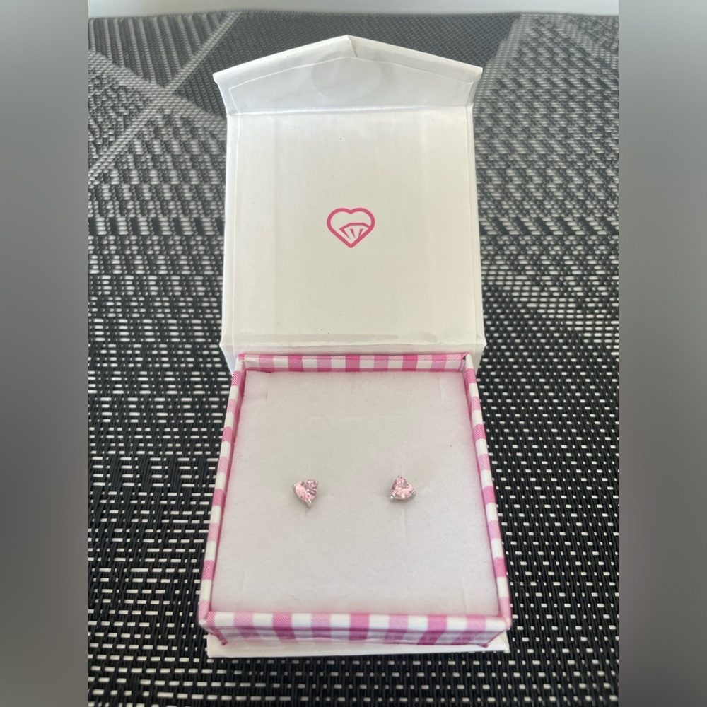 Beautiful sterling silver heart earring studs - Pink stone